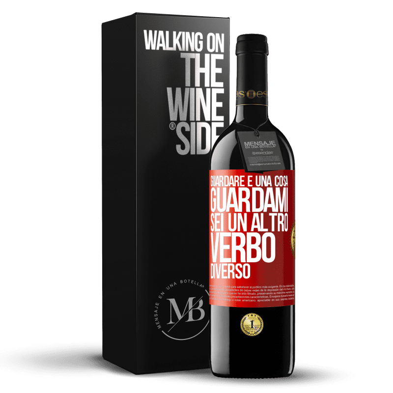 39,95 € Spedizione Gratuita | Vino rosso Edizione RED MBE Riserva Guardare è una cosa. Guardami, sei un altro verbo diverso Etichetta Rossa. Etichetta personalizzabile Riserva 12 Mesi Raccogliere 2015 Tempranillo