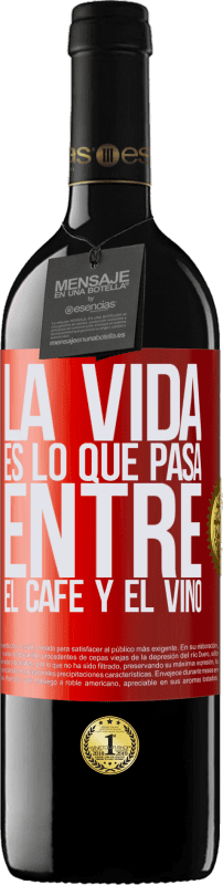 39,95 € Envío gratis | Vino Tinto Edición RED MBE Reserva La vida es lo que pasa entre el café y el vino Etiqueta Roja. Etiqueta personalizable Reserva 12 Meses Cosecha 2016 Tempranillo