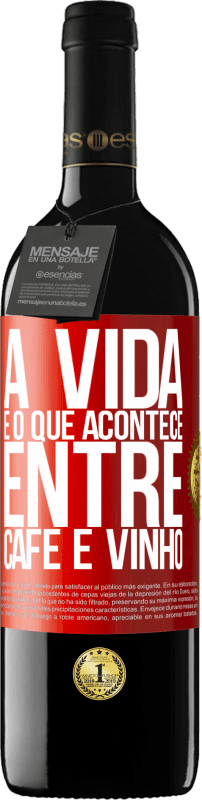 39,95 € | Vinho tinto Edição RED MBE Reserva A vida é o que acontece entre café e vinho Etiqueta Vermelha. Etiqueta personalizável Reserva 12 Meses Colheita 2015 Tempranillo