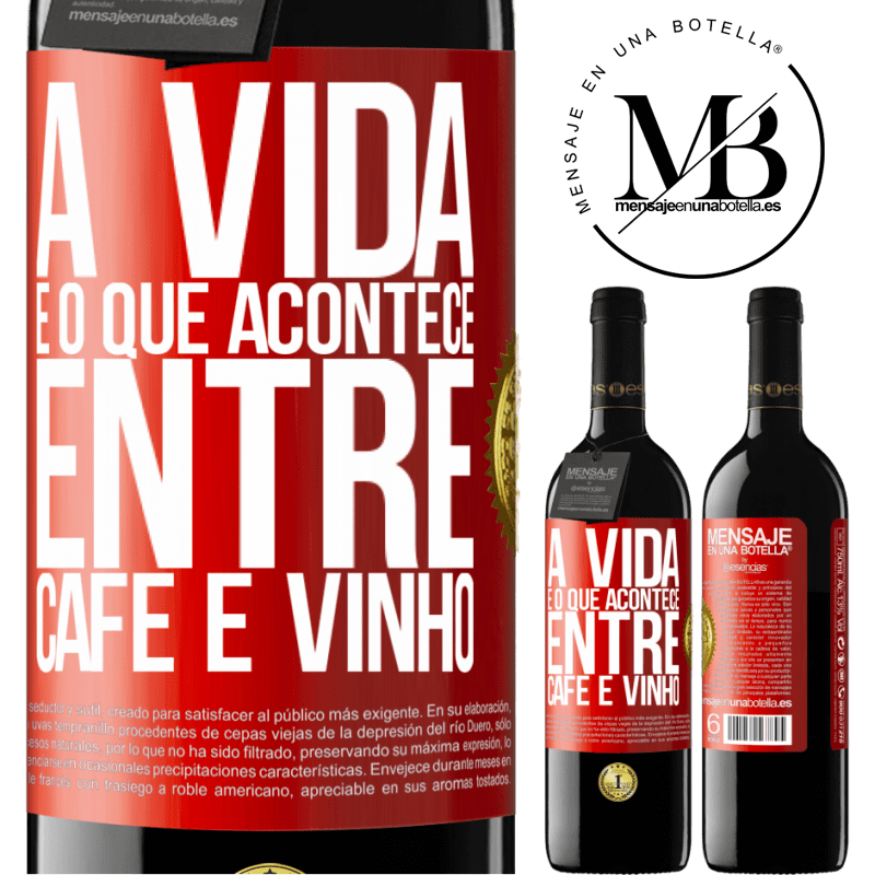 39,95 € Envio grátis | Vinho tinto Edição RED MBE Reserva A vida é o que acontece entre café e vinho Etiqueta Vermelha. Etiqueta personalizável Reserva 12 Meses Colheita 2015 Tempranillo