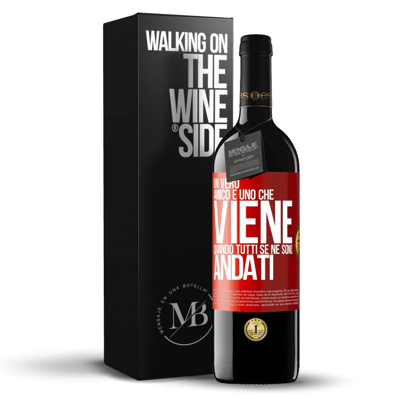 39,95 € Spedizione Gratuita | Vino rosso Edizione RED MBE Riserva Un vero amico è uno che viene quando tutti se ne sono andati Etichetta Rossa. Etichetta personalizzabile Riserva 12 Mesi Raccogliere 2015 Tempranillo