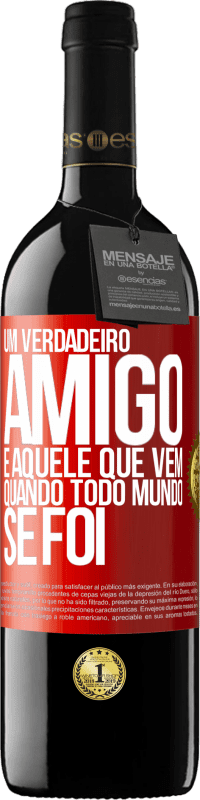 39,95 € | Vinho tinto Edição RED MBE Reserva Um verdadeiro amigo é aquele que vem quando todo mundo se foi Etiqueta Vermelha. Etiqueta personalizável Reserva 12 Meses Colheita 2015 Tempranillo