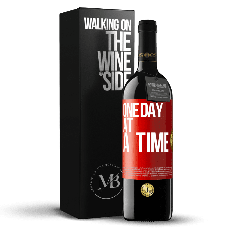 29,95 € Free Shipping | Red Wine RED Edition Crianza 6 Months One day at a time Red Label. Customizable label Aging in oak barrels 6 Months Harvest 2020 Tempranillo
