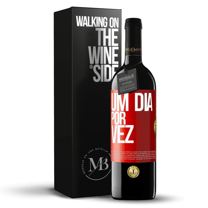 39,95 € Envio grátis | Vinho tinto Edição RED MBE Reserva Um dia por vez Etiqueta Vermelha. Etiqueta personalizável Reserva 12 Meses Colheita 2015 Tempranillo