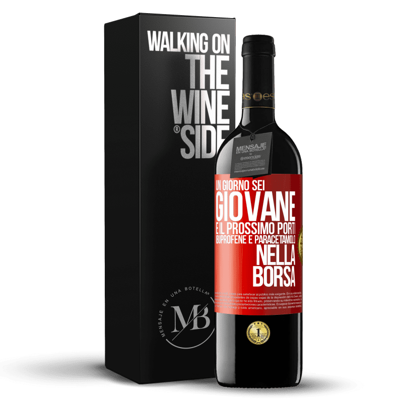 39,95 € Spedizione Gratuita | Vino rosso Edizione RED MBE Riserva Un giorno sei giovane e il prossimo porti ibuprofene e paracetamolo nella borsa Etichetta Rossa. Etichetta personalizzabile Riserva 12 Mesi Raccogliere 2015 Tempranillo