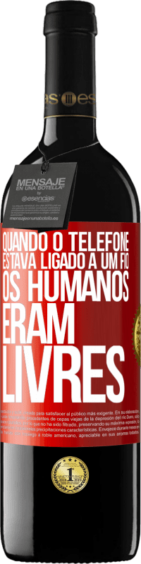 «Quando o telefone estava ligado a um fio, os humanos eram livres» Edição RED MBE Reserva