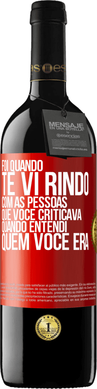 Envio grátis | Vinho tinto Edição RED MBE Reserva Foi quando te vi rindo com as pessoas que você criticava, quando entendi quem você era Etiqueta Vermelha. Etiqueta personalizável Reserva 12 Meses Colheita 2014 Tempranillo