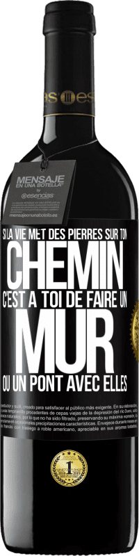 39,95 € | Vin rouge Édition RED MBE Réserve Si la vie met des pierres sur ton chemin c'est à toi de faire un mur ou un pont avec elles Étiquette Noire. Étiquette personnalisable Réserve 12 Mois Récolte 2015 Tempranillo