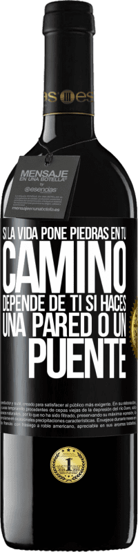 39,95 € | Vino Tinto Edición RED MBE Reserva Si la vida pone piedras en tu camino, depende de ti si haces una pared o un puente Etiqueta Negra. Etiqueta personalizable Reserva 12 Meses Cosecha 2014 Tempranillo