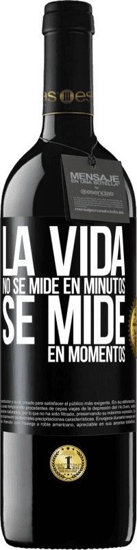 39,95 € | Vino Tinto Edición RED MBE Reserva La vida no se mide en minutos, se mide en momentos Etiqueta Negra. Etiqueta personalizable Reserva 12 Meses Cosecha 2015 Tempranillo