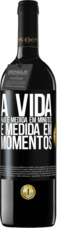 39,95 € Envio grátis | Vinho tinto Edição RED MBE Reserva A vida não é medida em minutos, é medida em momentos Etiqueta Preta. Etiqueta personalizável Reserva 12 Meses Colheita 2016 Tempranillo