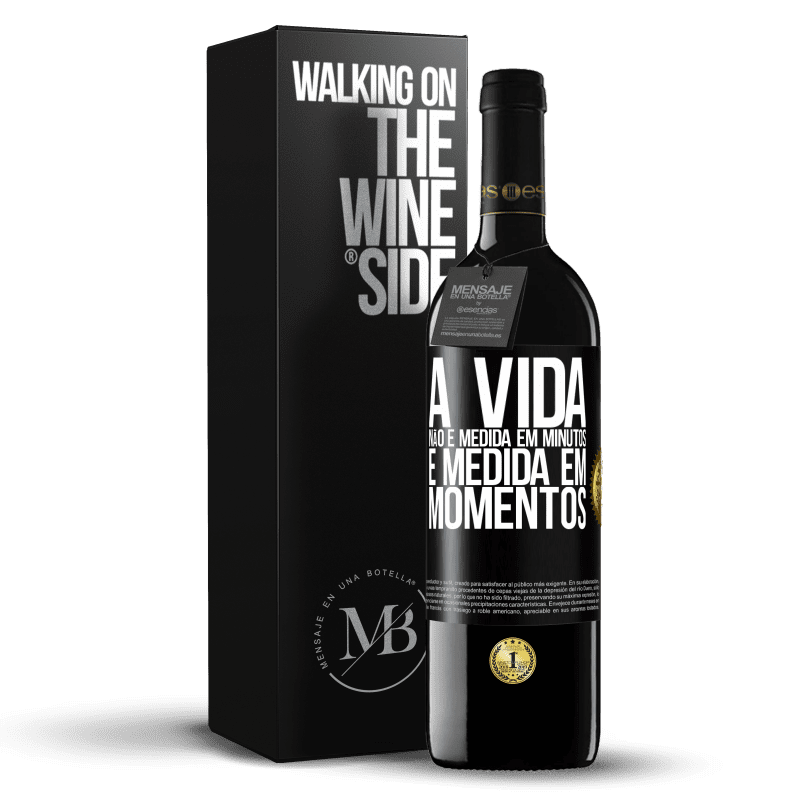 39,95 € Envio grátis | Vinho tinto Edição RED MBE Reserva A vida não é medida em minutos, é medida em momentos Etiqueta Preta. Etiqueta personalizável Reserva 12 Meses Colheita 2016 Tempranillo
