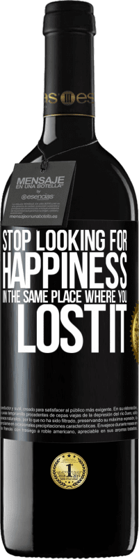 39,95 € | Red Wine RED Edition MBE Reserve Stop looking for happiness in the same place where you lost it Black Label. Customizable label Reserve 12 Months Harvest 2016 Tempranillo