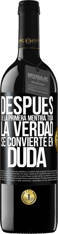 39,95 € Envío gratis | Vino Tinto Edición RED MBE Reserva Después de la primera mentira, toda la verdad se convierte en duda Etiqueta Negra. Etiqueta personalizable Reserva 12 Meses Cosecha 2015 Tempranillo