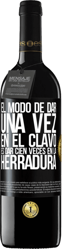 39,95 € Envío gratis | Vino Tinto Edición RED MBE Reserva El modo de dar una vez en el clavo, es dar cien veces en la herradura Etiqueta Negra. Etiqueta personalizable Reserva 12 Meses Cosecha 2016 Tempranillo