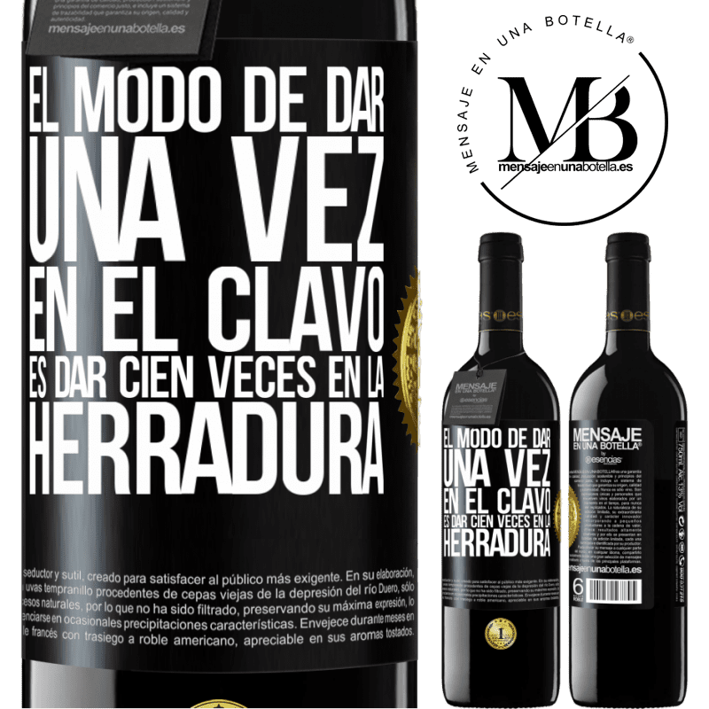 39,95 € Envío gratis | Vino Tinto Edición RED MBE Reserva El modo de dar una vez en el clavo, es dar cien veces en la herradura Etiqueta Negra. Etiqueta personalizable Reserva 12 Meses Cosecha 2014 Tempranillo