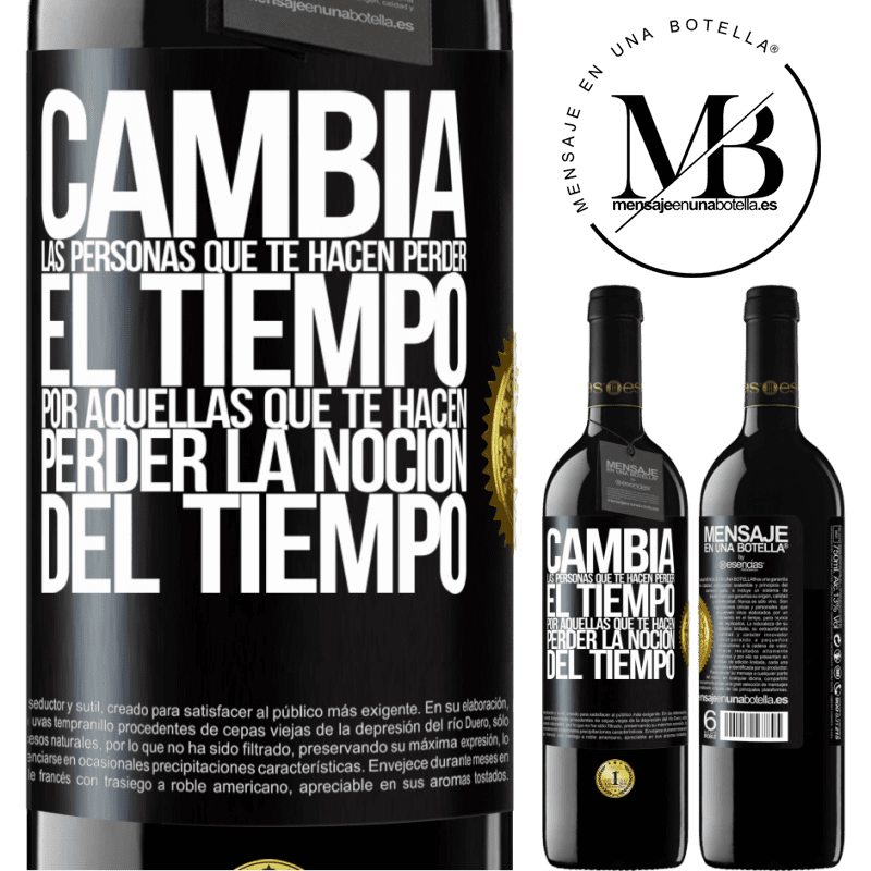 39,95 € Envío gratis | Vino Tinto Edición RED MBE Reserva Cambia a las personas que te hacen perder el tiempo por aquellas que te hacen perder la noción del tiempo Etiqueta Negra. Etiqueta personalizable Reserva 12 Meses Cosecha 2015 Tempranillo