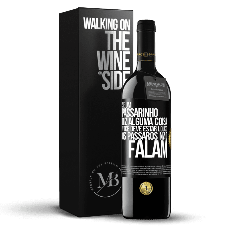 39,95 € Envio grátis | Vinho tinto Edição RED MBE Reserva Se um passarinho diz alguma coisa ... você deve estar louco, os pássaros não falam Etiqueta Preta. Etiqueta personalizável Reserva 12 Meses Colheita 2015 Tempranillo