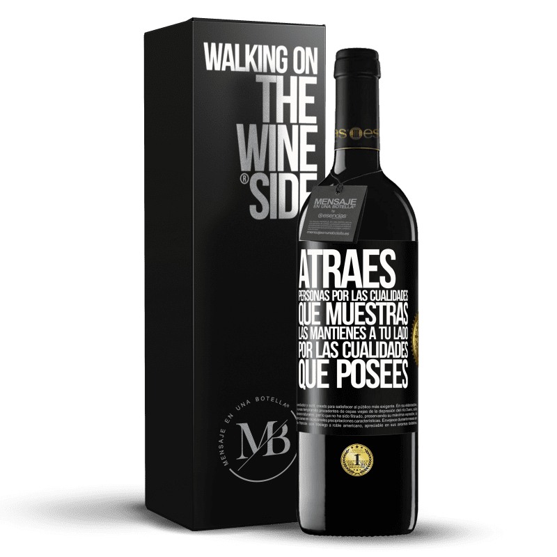 39,95 € Envío gratis | Vino Tinto Edición RED MBE Reserva Atraes personas por las cualidades que muestras. Las mantienes a tu lado por las cualidades que posees Etiqueta Negra. Etiqueta personalizable Reserva 12 Meses Cosecha 2015 Tempranillo