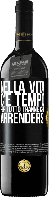 Spedizione Gratuita | Vino rosso Edizione RED MBE Riserva Nella vita c'è tempo per tutto tranne che arrendersi Etichetta Nera. Etichetta personalizzabile Riserva 12 Mesi Raccogliere 2014 Tempranillo