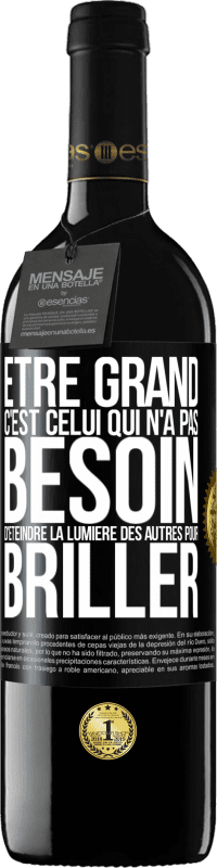 39,95 € Envoi gratuit | Vin rouge Édition RED MBE Réserve Être grand, c'est celui qui n'a pas besoin d'éteindre la lumière des autres pour briller Étiquette Noire. Étiquette personnalisable Réserve 12 Mois Récolte 2014 Tempranillo