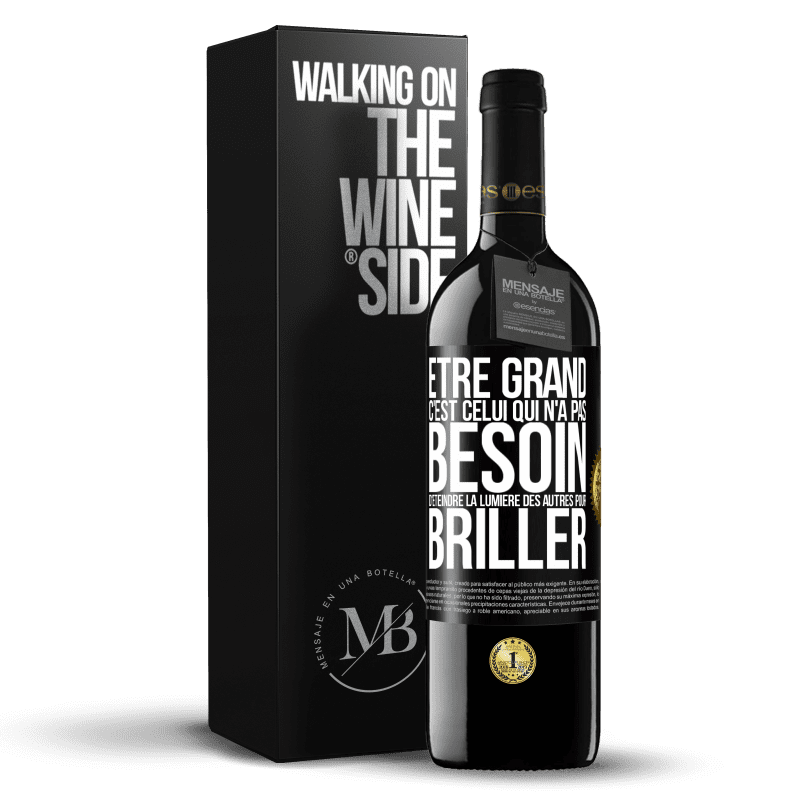 39,95 € Envoi gratuit | Vin rouge Édition RED MBE Réserve Être grand, c'est celui qui n'a pas besoin d'éteindre la lumière des autres pour briller Étiquette Noire. Étiquette personnalisable Réserve 12 Mois Récolte 2015 Tempranillo