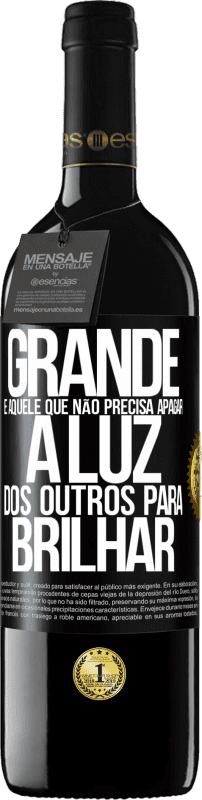 39,95 € | Vinho tinto Edição RED MBE Reserva Grande é aquele que não precisa apagar a luz dos outros para brilhar Etiqueta Preta. Etiqueta personalizável Reserva 12 Meses Colheita 2016 Tempranillo
