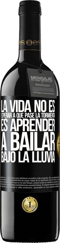 39,95 € | Vino Tinto Edición RED MBE Reserva La vida no es esperar a que pase la tormenta. Es aprender a bailar bajo la lluvia Etiqueta Negra. Etiqueta personalizable Reserva 12 Meses Cosecha 2016 Tempranillo