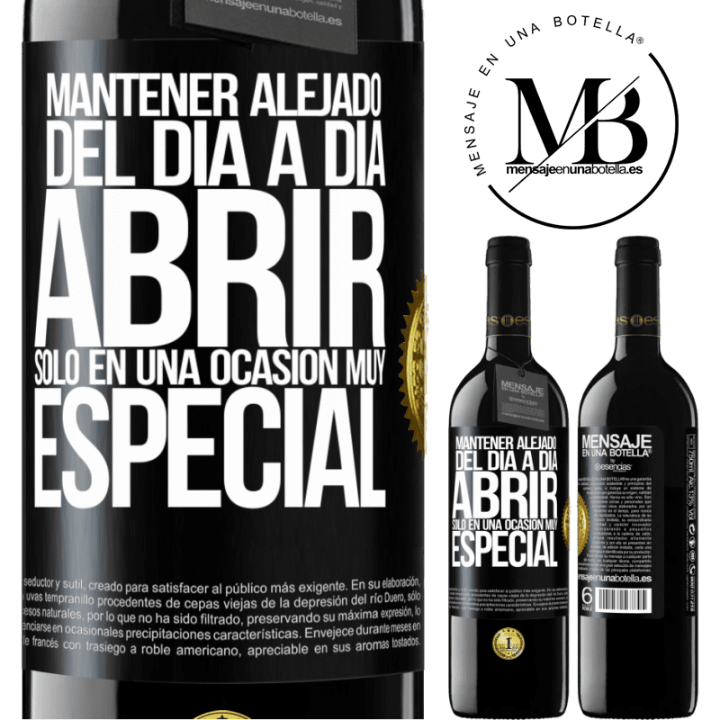 39,95 € Envío gratis | Vino Tinto Edición RED MBE Reserva Mantener alejado del día a día. Abrir sólo en una ocasión muy especial Etiqueta Negra. Etiqueta personalizable Reserva 12 Meses Cosecha 2015 Tempranillo