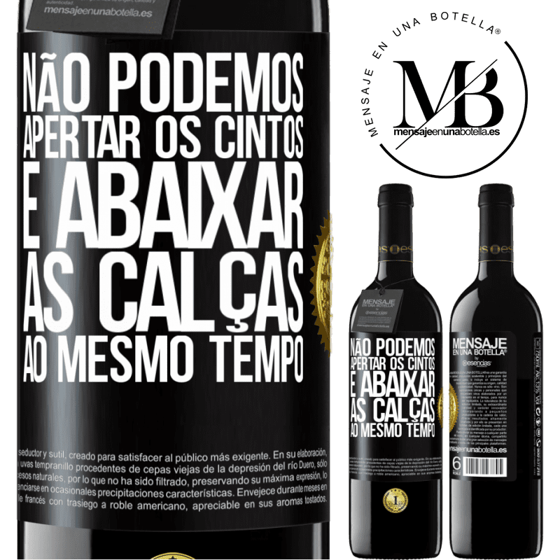 39,95 € Envio grátis | Vinho tinto Edição RED MBE Reserva Não podemos apertar os cintos e abaixar as calças ao mesmo tempo Etiqueta Preta. Etiqueta personalizável Reserva 12 Meses Colheita 2015 Tempranillo