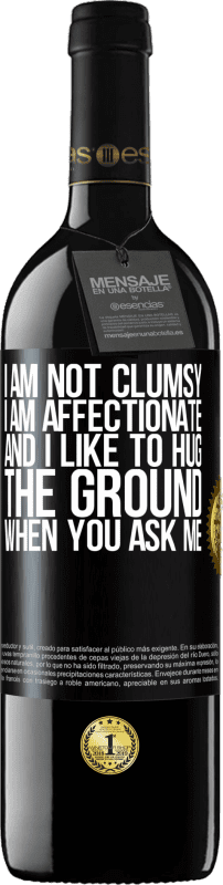 39,95 € Free Shipping | Red Wine RED Edition MBE Reserve I am not clumsy, I am affectionate, and I like to hug the ground when you ask me Black Label. Customizable label Reserve 12 Months Harvest 2016 Tempranillo