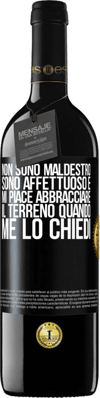 39,95 € | Vino rosso Edizione RED MBE Riserva Non sono maldestro, sono affettuoso e mi piace abbracciare il terreno quando me lo chiedi Etichetta Nera. Etichetta personalizzabile Riserva 12 Mesi Raccogliere 2015 Tempranillo