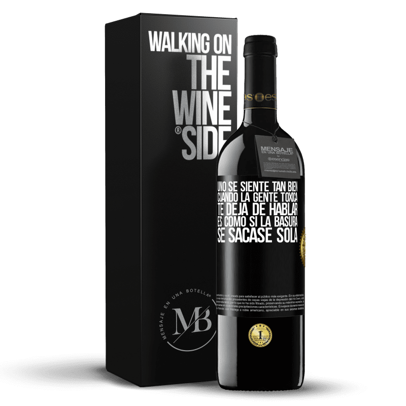 39,95 € Envío gratis | Vino Tinto Edición RED MBE Reserva Uno se siente tan bien cuando la gente tóxica te deja de hablar… Es como si la basura se sacase sola Etiqueta Negra. Etiqueta personalizable Reserva 12 Meses Cosecha 2016 Tempranillo