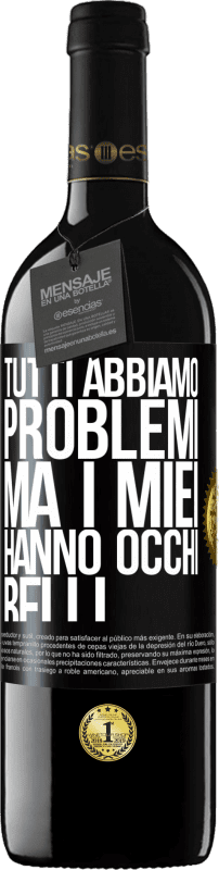 39,95 € Spedizione Gratuita | Vino rosso Edizione RED MBE Riserva Tutti abbiamo problemi, ma i miei hanno occhi belli Etichetta Nera. Etichetta personalizzabile Riserva 12 Mesi Raccogliere 2014 Tempranillo