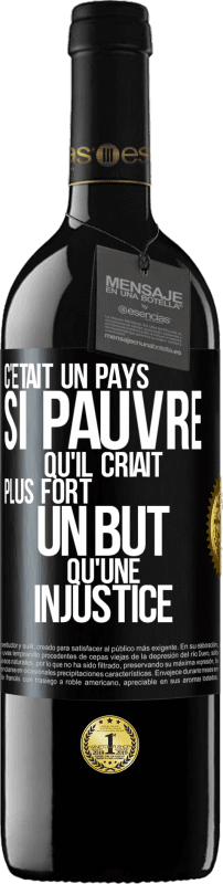 39,95 € | Vin rouge Édition RED MBE Réserve C'était un pays si pauvre qu'il criait plus fort un but qu'une injustice Étiquette Noire. Étiquette personnalisable Réserve 12 Mois Récolte 2015 Tempranillo