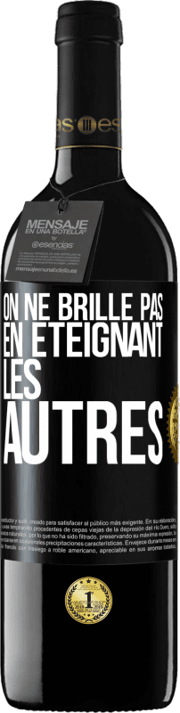 39,95 € Envoi gratuit | Vin rouge Édition RED MBE Réserve On ne brille pas en éteignant les autres Étiquette Noire. Étiquette personnalisable Réserve 12 Mois Récolte 2016 Tempranillo