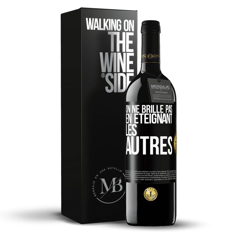 39,95 € Envoi gratuit | Vin rouge Édition RED MBE Réserve On ne brille pas en éteignant les autres Étiquette Noire. Étiquette personnalisable Réserve 12 Mois Récolte 2015 Tempranillo