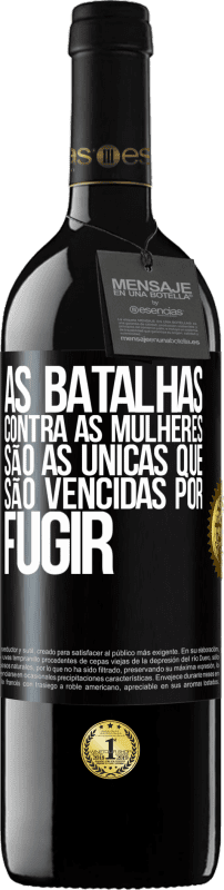 39,95 € | Vinho tinto Edição RED MBE Reserva As batalhas contra as mulheres são as únicas que são vencidas por fugir Etiqueta Preta. Etiqueta personalizável Reserva 12 Meses Colheita 2015 Tempranillo