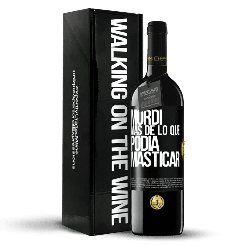 39,95 € Envío gratis | Vino Tinto Edición RED MBE Reserva Mordí más de lo que podía masticar Etiqueta Negra. Etiqueta personalizable Reserva 12 Meses Cosecha 2015 Tempranillo