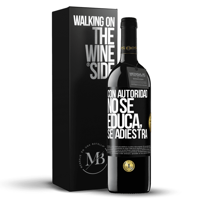 39,95 € Envío gratis | Vino Tinto Edición RED MBE Reserva Con autoridad no se educa, se adiestra Etiqueta Negra. Etiqueta personalizable Reserva 12 Meses Cosecha 2015 Tempranillo