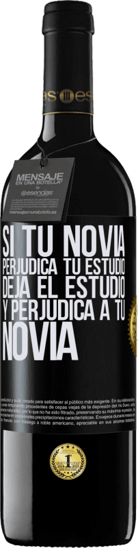 39,95 € | Vino Tinto Edición RED MBE Reserva Si tu novia perjudica tu estudio, deja el estudio y perjudica a tu novia Etiqueta Negra. Etiqueta personalizable Reserva 12 Meses Cosecha 2015 Tempranillo