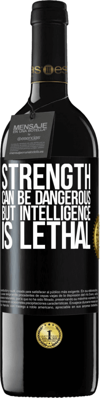 39,95 € 免费送货 | 红酒 RED版 MBE 预订 力量可能是危险的，但智力却是致命的 黑标. 可自定义的标签 预订 12 个月 收成 2016 Tempranillo