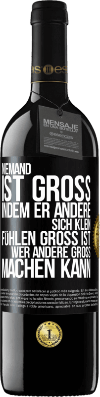 39,95 € Kostenloser Versand | Rotwein RED Ausgabe MBE Reserve Niemand ist groß, indem er andere sich klein fühlen Groß ist, wer andere groß machen kann Schwarzes Etikett. Anpassbares Etikett Reserve 12 Monate Ernte 2016 Tempranillo