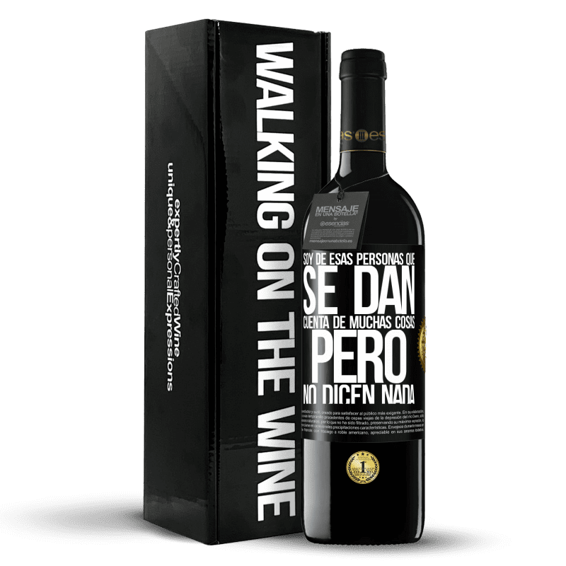 39,95 € Envío gratis | Vino Tinto Edición RED MBE Reserva Soy de esas personas que se dan cuenta de muchas cosas, pero no dicen nada Etiqueta Negra. Etiqueta personalizable Reserva 12 Meses Cosecha 2015 Tempranillo