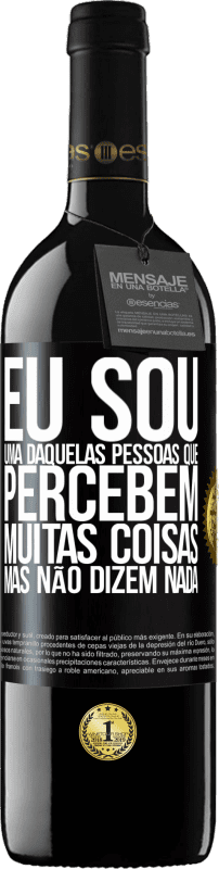 39,95 € | Vinho tinto Edição RED MBE Reserva Eu sou uma daquelas pessoas que percebem muitas coisas, mas não dizem nada Etiqueta Preta. Etiqueta personalizável Reserva 12 Meses Colheita 2015 Tempranillo