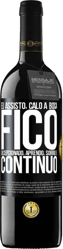 39,95 € | Vinho tinto Edição RED MBE Reserva Eu assisto, calo a boca, fico decepcionado, aprendo, sorrio e continuo Etiqueta Preta. Etiqueta personalizável Reserva 12 Meses Colheita 2016 Tempranillo