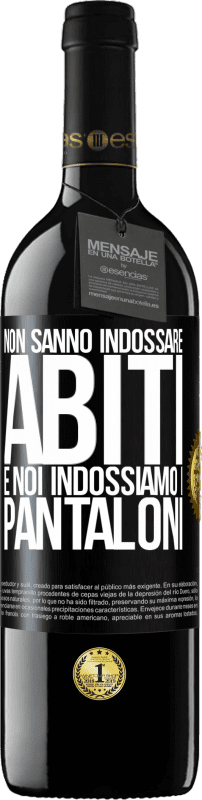 39,95 € | Vino rosso Edizione RED MBE Riserva Non sanno indossare abiti e noi indossiamo i pantaloni Etichetta Nera. Etichetta personalizzabile Riserva 12 Mesi Raccogliere 2015 Tempranillo