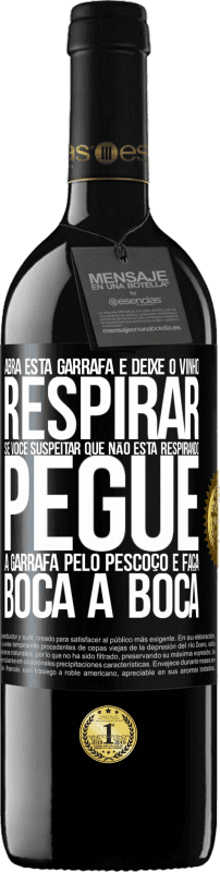 39,95 € | Vinho tinto Edição RED MBE Reserva Abra esta garrafa e deixe o vinho respirar. Se você suspeitar que não está respirando, pegue a garrafa pelo pescoço e faça Etiqueta Preta. Etiqueta personalizável Reserva 12 Meses Colheita 2016 Tempranillo