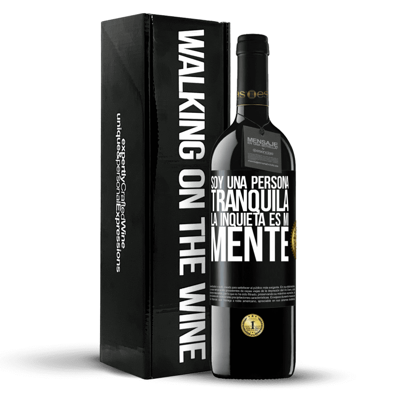 39,95 € Envío gratis | Vino Tinto Edición RED MBE Reserva Soy una persona tranquila, la inquieta es mi mente Etiqueta Negra. Etiqueta personalizable Reserva 12 Meses Cosecha 2016 Tempranillo