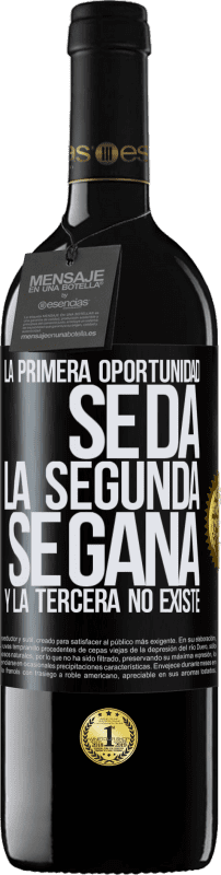 39,95 € | Vino Tinto Edición RED MBE Reserva La primera oportunidad se da, la segunda se gana, y la tercera no existe Etiqueta Negra. Etiqueta personalizable Reserva 12 Meses Cosecha 2015 Tempranillo